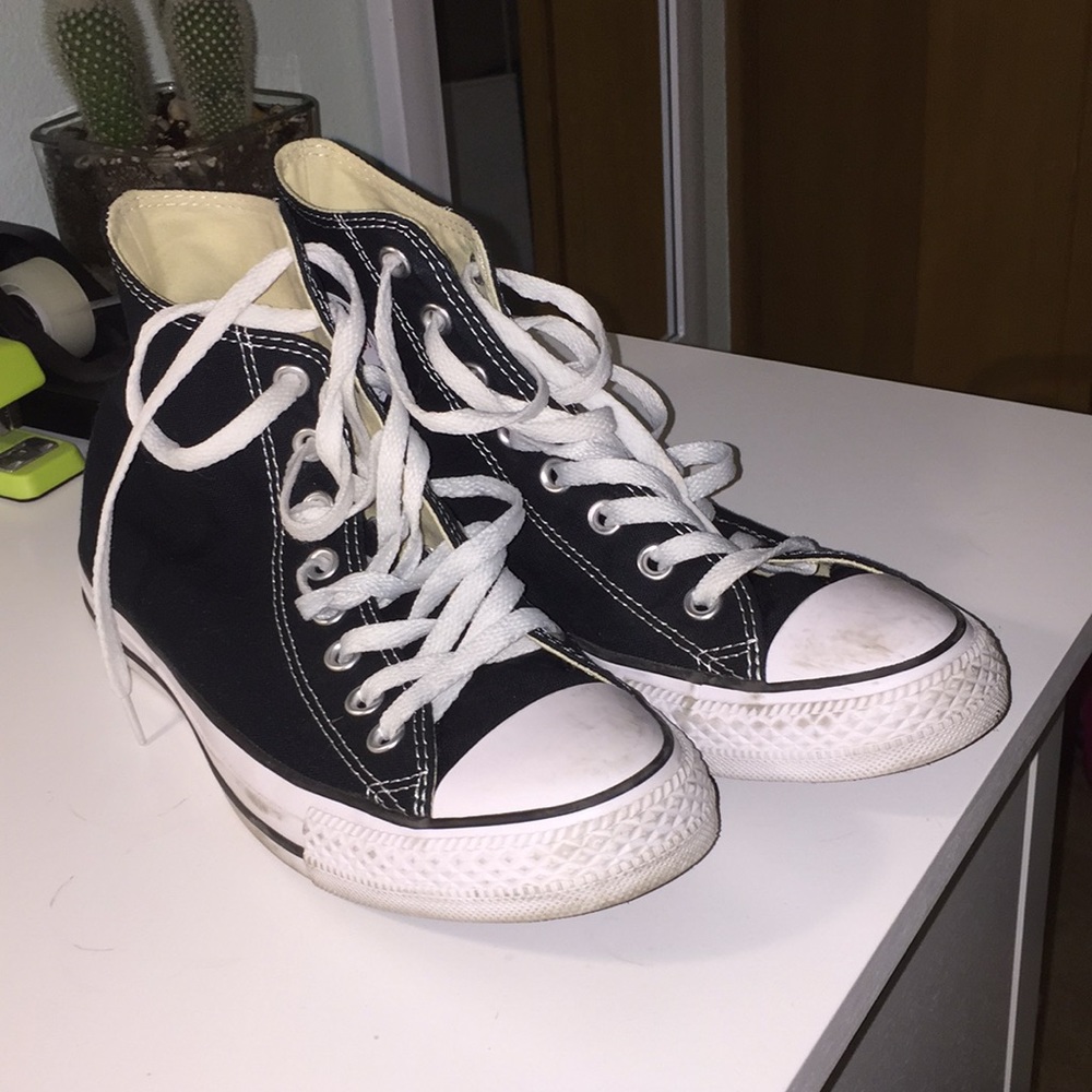 black converse high tops